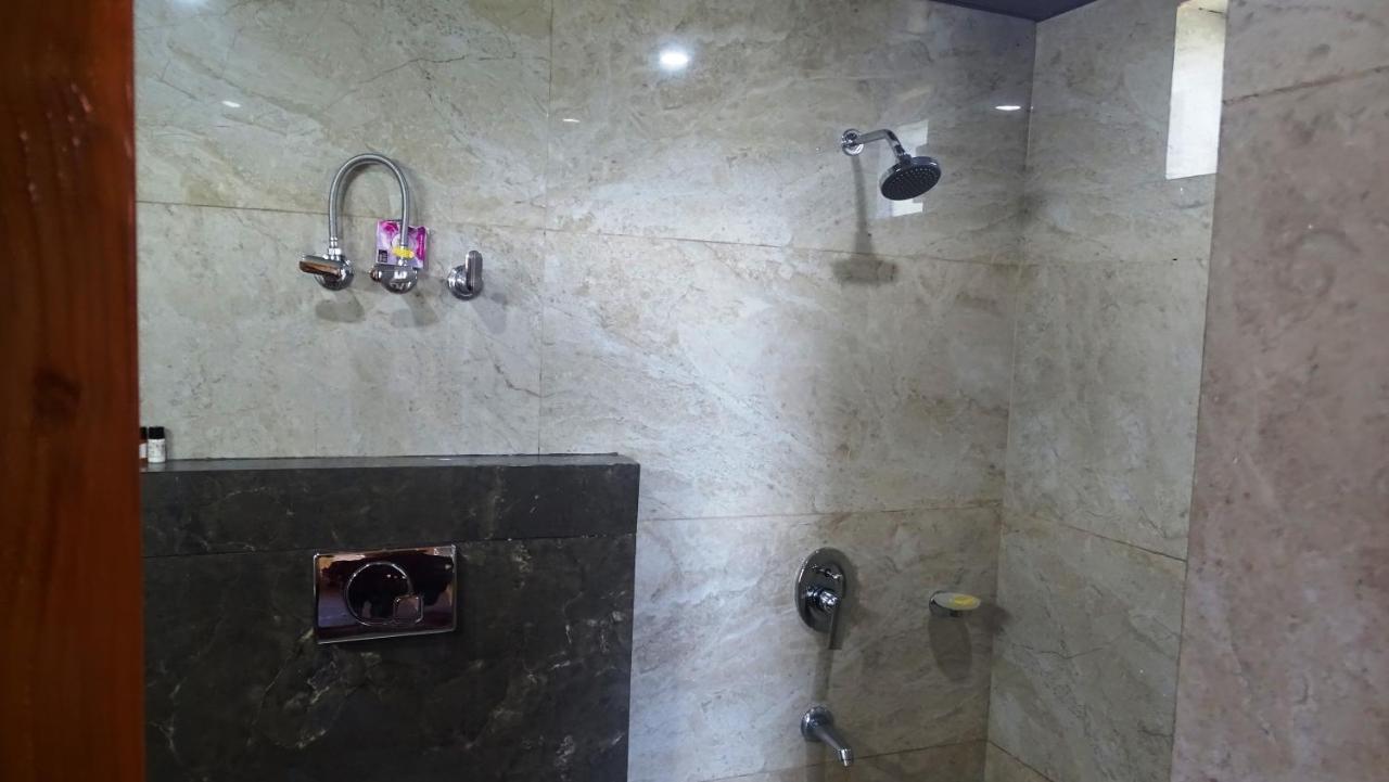 Humble Holiday Inn Kufri Simla エクステリア 写真