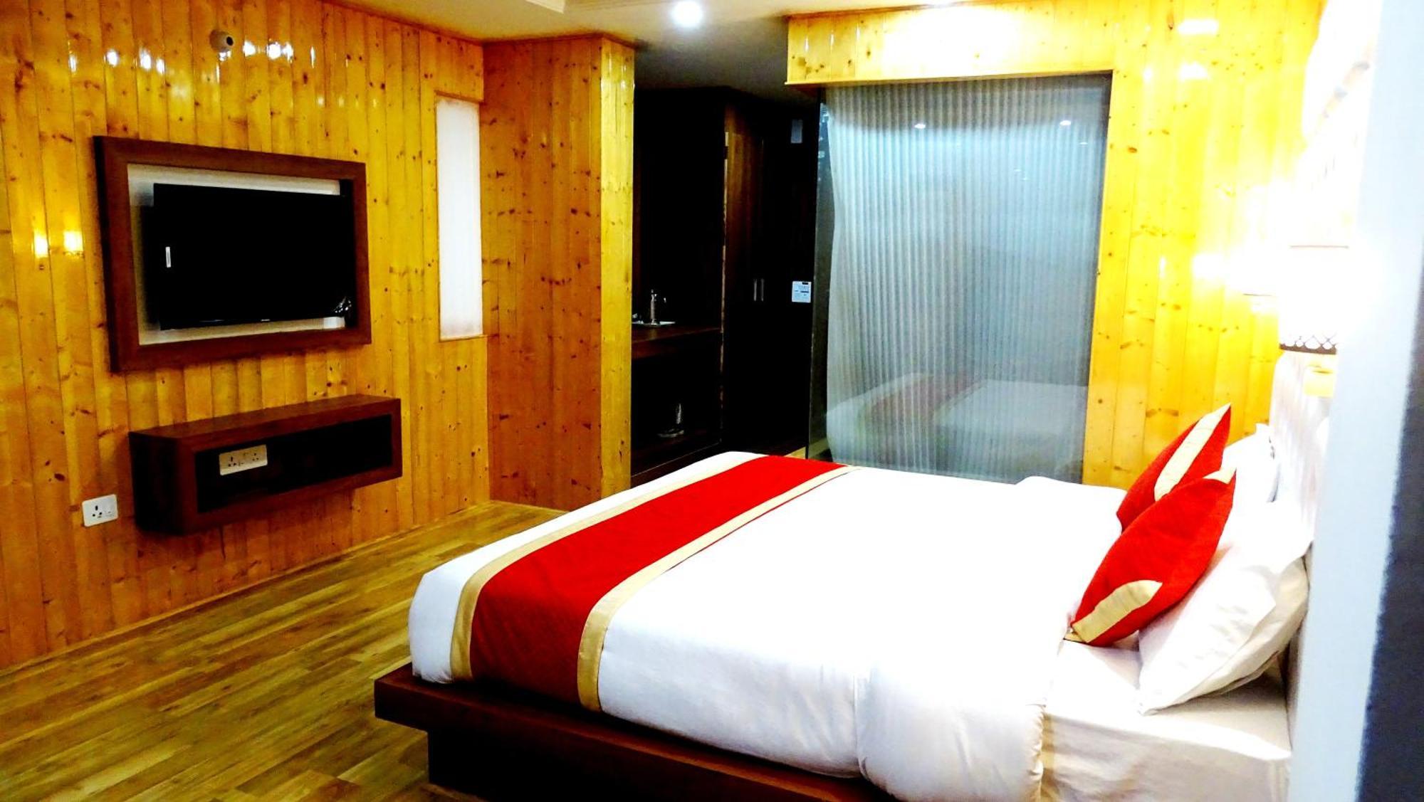 Humble Holiday Inn Kufri Simla エクステリア 写真